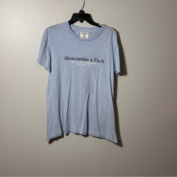 Abercrombie & Fitch Men‎ Light Blue Casual T-Shirt size S. - Picture 1 of 6